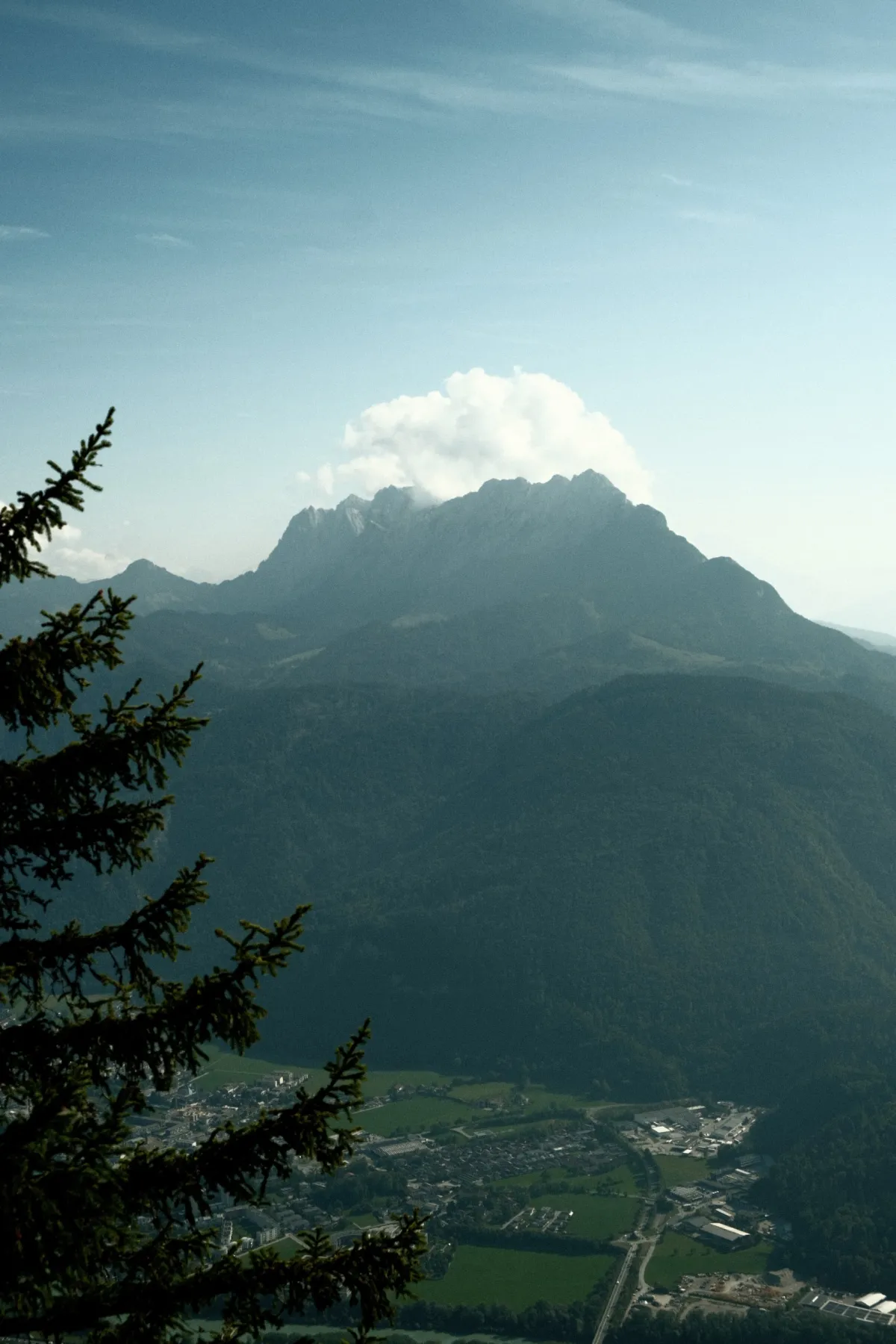 Wilder Kaiser mit wolkenverhangenem Gipfel